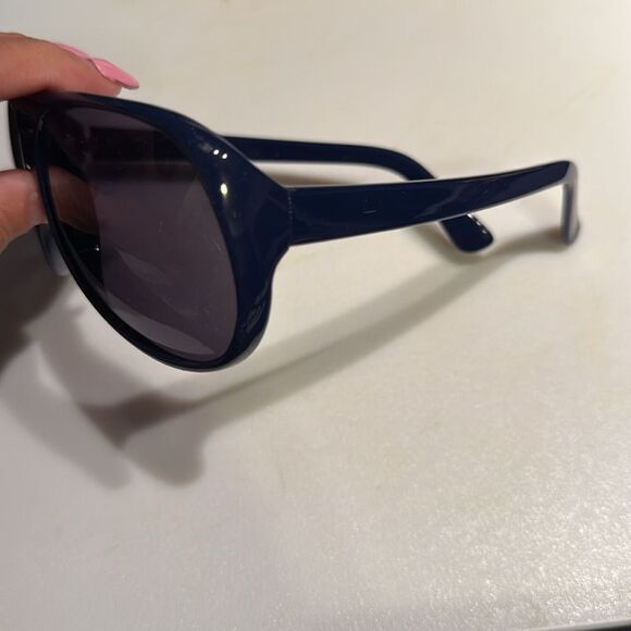 Stylish Dark Blue Plastic Frame Sunglasses - BRAND NEW - Dark Lenses